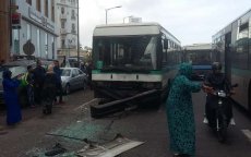Oncontroleerbare bus veroorzaakt kettingbotsing in Casablanca (foto's)