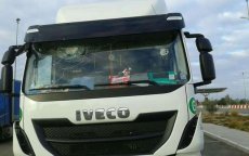 Vrachtwagen krijgt steen door ruit op snelweg Agadir (foto's)