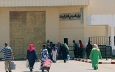 Vrouw loopt gevangenis Casablanca binnen met 100 drugspillen