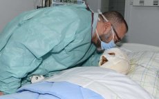 Koning Mohammed VI bezoekt slachtoffer busongeluk (foto)