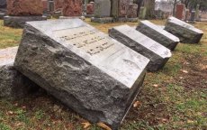 Moslims VS zamelen geld in voor geschonden Joodse begraafplaats