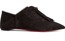 Louboutin brengt babouches aan 800 dollar uit