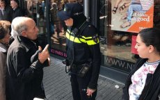 Politievrouw met hoofddoek in Amsterdam (foto's)