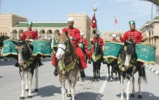 Koninklijk Garde Marokko deelt maaltijden uit tijdens Ramadan