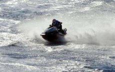 Algerijnse migranten met jetski naar Sebta