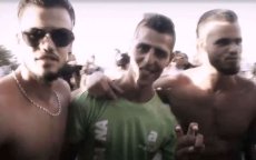 Wie zijn deze knapperds die trots hun spieren tonen in Tanger? (video)