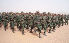 Marokkaanse studenten neem deel aan militaire kamp Polisario