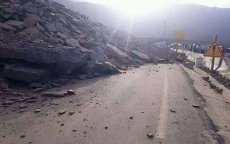 Weg Marrakech Ouarzazate gesloten door gevallen rotsblokken