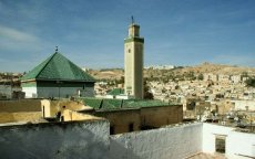 Vechtende muezzins in moskee in Fez gefilmd