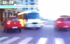 Levensgevaarlijke achtervolging taxi's en Uber-chauffeur in Casablanca (video)