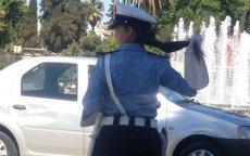 Politievrouw deelt klappen uit aan taxichauffeur in Marokko