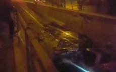 Indrukwekkende beelden: auto valt in tunnel in Casablanca (video)