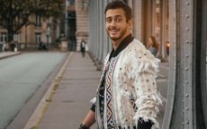 Saad Lamjarred draagt Amazigh-getint retro jas in nieuwe clip (foto)