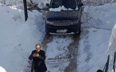 Marokkanen drijven spot met ex-minister om selfie met Range Rover (foto's)