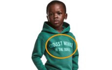 H&M maakt racistische blunder (foto)