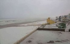Marokko: bekende strand helemaal wit door hagel (video)