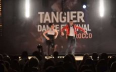 Tanger danst op latino muziek (video)