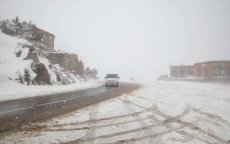 Automobilisten urenlang vast door sneeuw in Tizi n'Tichka (video)