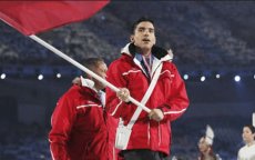 Olympische winterspelen: Samir Azzimani draagt vlag Marokko
