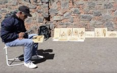 Marokkaanse kunstenaar maakt schilderijen met zonnestralen (video)