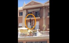 Spanje: Marokkaan beklimt gebouw in brand om agenten te helpen (video)