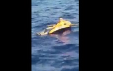 Marokkaan probeert naar Spanje te emigreren met boei (video)