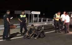 Minderjarige Marokkaanse migranten bij motor bus ontdekt in Spanje (video)