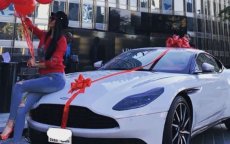 Marokkaanse zangeres krijgt dure auto voor Sint-Valentijn (video)