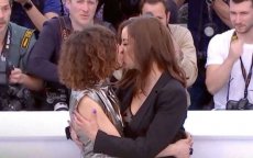 Ophef om zwoele kus van twee Marokkaanse actrices (video)