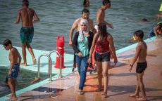 Marokkaanse vrouwen ontsnappen niet aan aandringende of afkeurende blikken op het strand