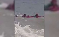Held redt Marokkaans meisje van verdrinking (video)