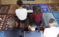 Frankrijk: vrouwelijke imam leidt voor het eerst gemengd gebed