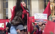 Duizenden Marokkanen demonstreren in Parijs