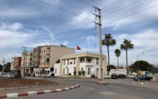 Marokko: onvrede om elektriciteitspaal in midden van de weg