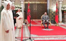 Handkus aan Koning Mohammed VI verboden door coronavirus