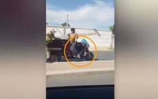 Marokko: man rijdt door bij wegversperring en sleept agent over tientallen meters (video)