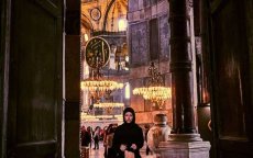 Naaktmodel Marisa Papen riskeert 7 jaar cel voor foto's bij moskee