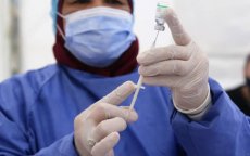 Marokko: vrouw laat zich in plaats van moeder vaccineren