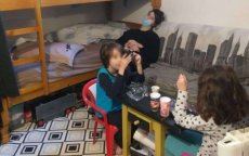 Mounia woont met haar man en drie kinderen in 12 m2 in Parijs