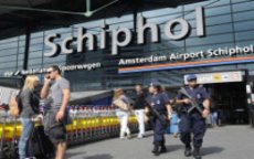 Schiphol: passagier slaagt politieagent op vliegtuig Marokko