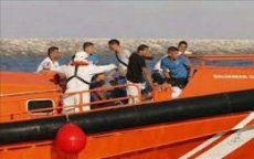 Spanje onderschept Marokkaanse vluchtelingen in minuscule boot