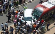 Tram Casablanca botst tegen auto
