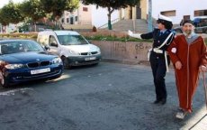 Marokkaanse politievrouw hit na helpen blinde bejaarde