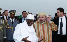 Koning Mohammed VI rijdt SUV met Malinese President en chauffeur achterin