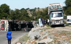 Vrachtwagen valt van brug in Marokko, één dode 