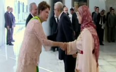 Vrouw Marokkaanse Premier schittert met roze kaftan in Brazilië