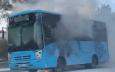 Bus vat vuur in Tanger (video)