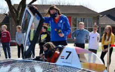 Caroline uit Heesch neemt deel aan zonnerace in Marokko