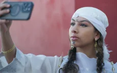 Dina Inou, soms 'nep-Marokkaan' genoemd, ontdekt het land van haar ouders in Zappdoc