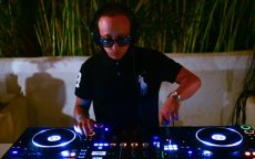DJ Eden Jays aka Adnan Marfak, blind achter de draaitafel